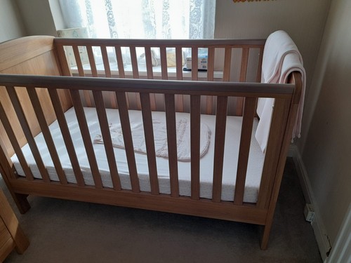 Baby cot bed - baby, changing